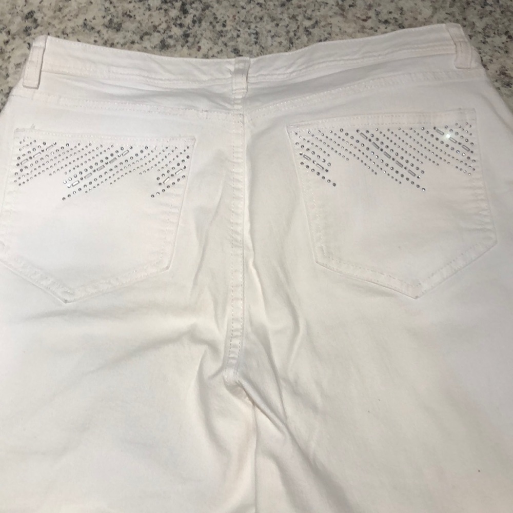 JM Collection White Denim Jeans - Picture 5 of 6